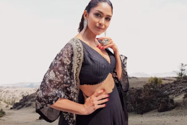 Mrunal Thakur Age, Height, Boyfriend, Family Biography & Much More