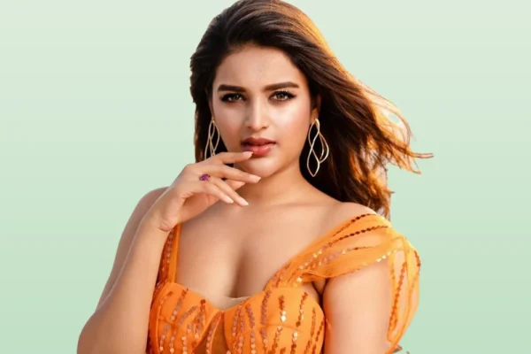 Nidhhi Agerwal Age, Height, Boyfriend, Family Biography & Much More