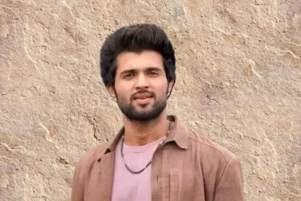 Vijay Deverakonda Age, Height, Girlfriend, Family Biography & Much More