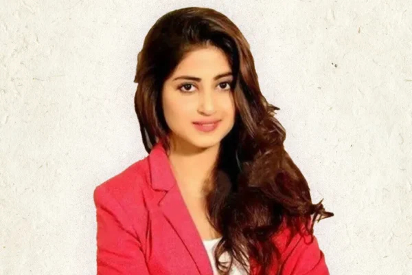 Sajal Aly Age, Height, Boyfriend, Family Biography & Much More