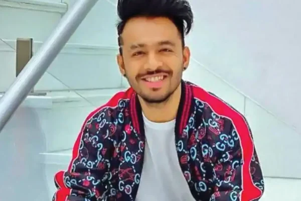 Tony Kakkar Age, Height, Girlfriend, Family Biography & Much More