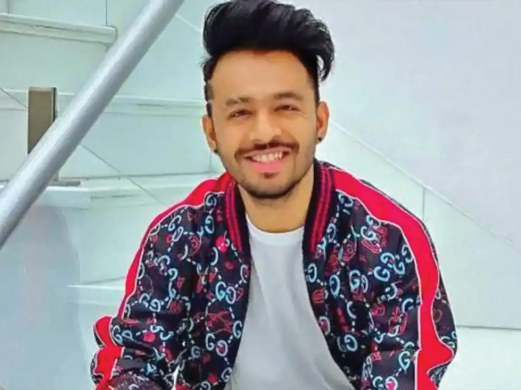 Tony Kakkar Age, Height, Girlfriend, Family Biography & Much More