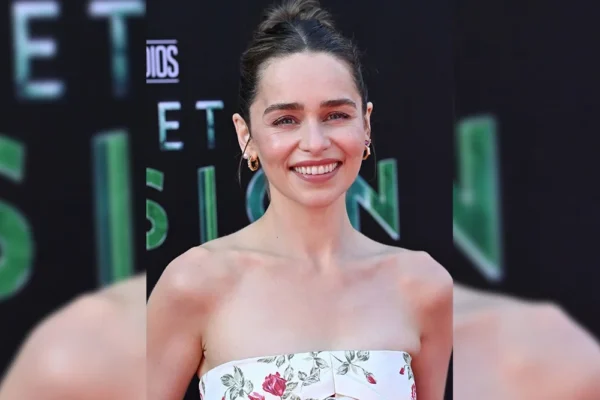 Emilia Clarke Age, Height, Girlfriend, Family Biography & Much More