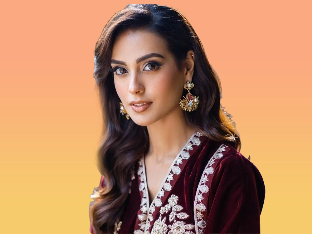 Iqra Aziz Age, Height, Boyfriend, Family Biography & Much More