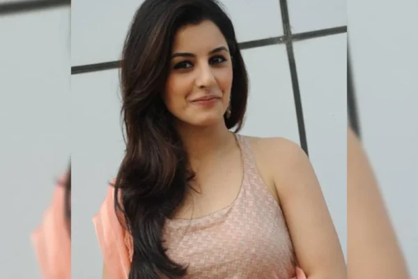 Isha Talwar Age, Height, Boyfriend, Family Biography & Much More