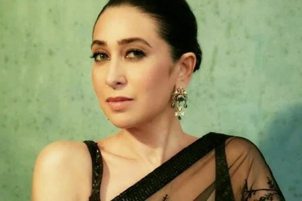 Karisma Kapoor Age, Height, Boyfriend, Family Biography & Much More