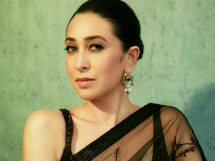 Karisma Kapoor Age, Height, Boyfriend, Family Biography & Much More