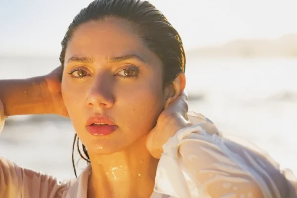 Mahira Khan Age, Height, Boyfriend, Family Biography & Much More