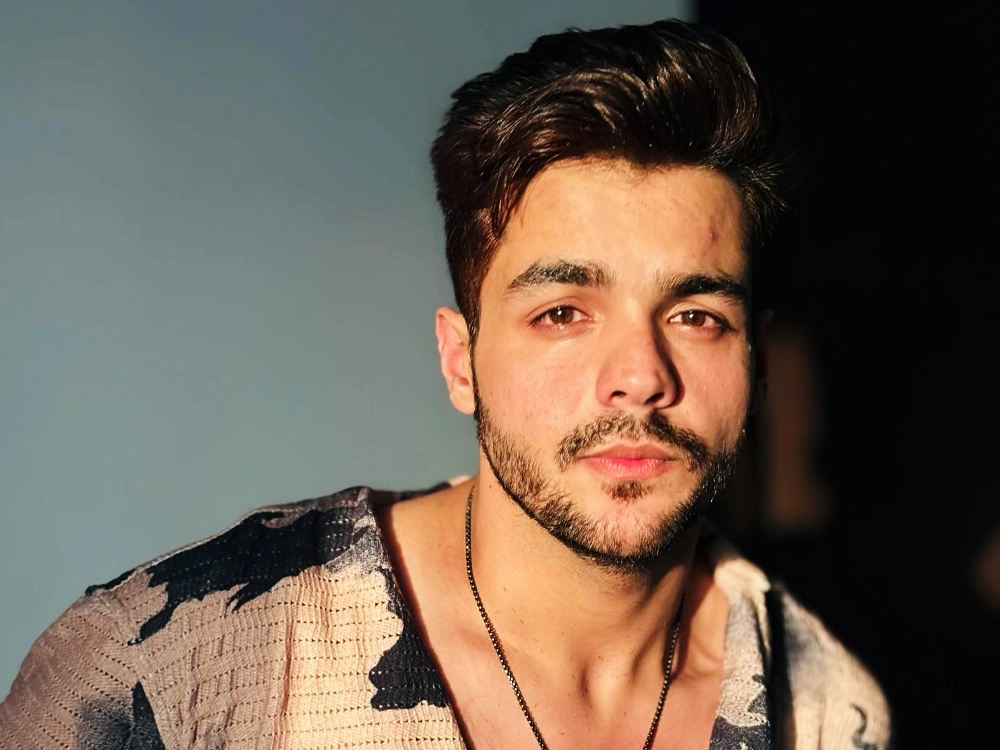 Ashish Chanchlani Age, Height, Girlfriend, Family Biography & Much More