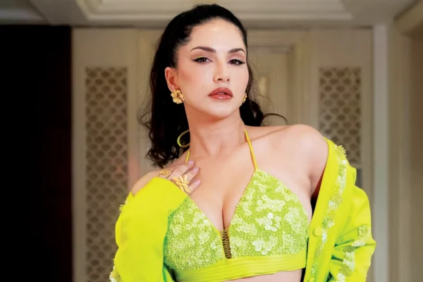 Sunny Leone Age, Height, Boyfriend, Family Biography & Much More