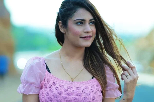 Kritika Malik Age, Height, Boyfriend, Family Biography & Much More