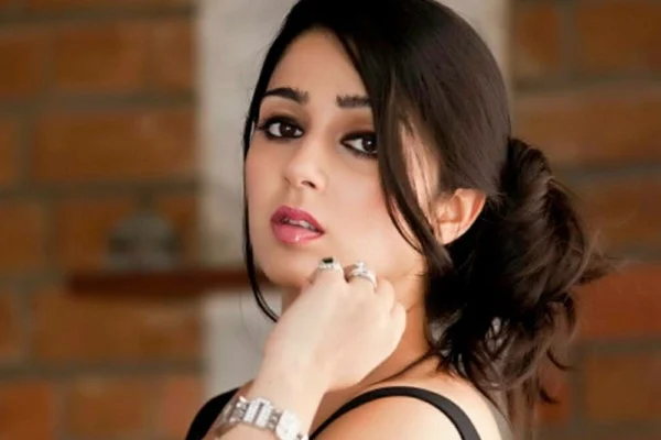 Charmy Kaur Age, Height, Boyfriend, Family Biography & Much More