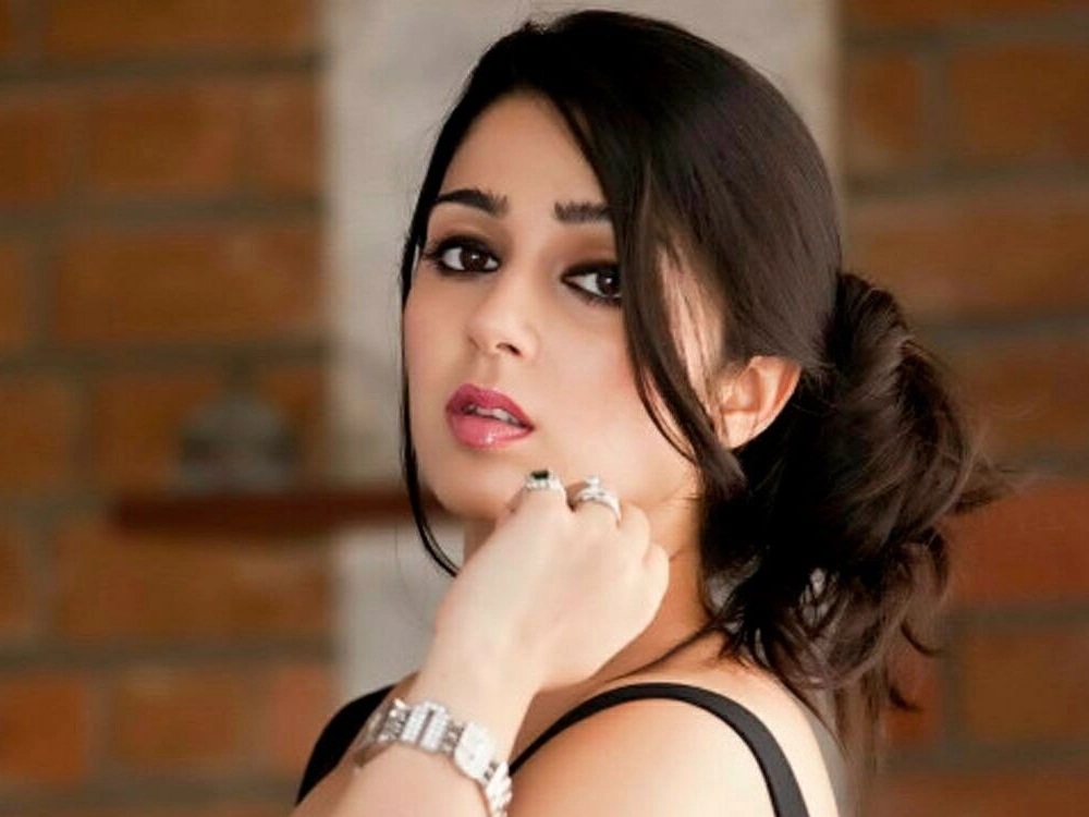 Charmy Kaur Age, Height, Boyfriend, Family Biography & Much More